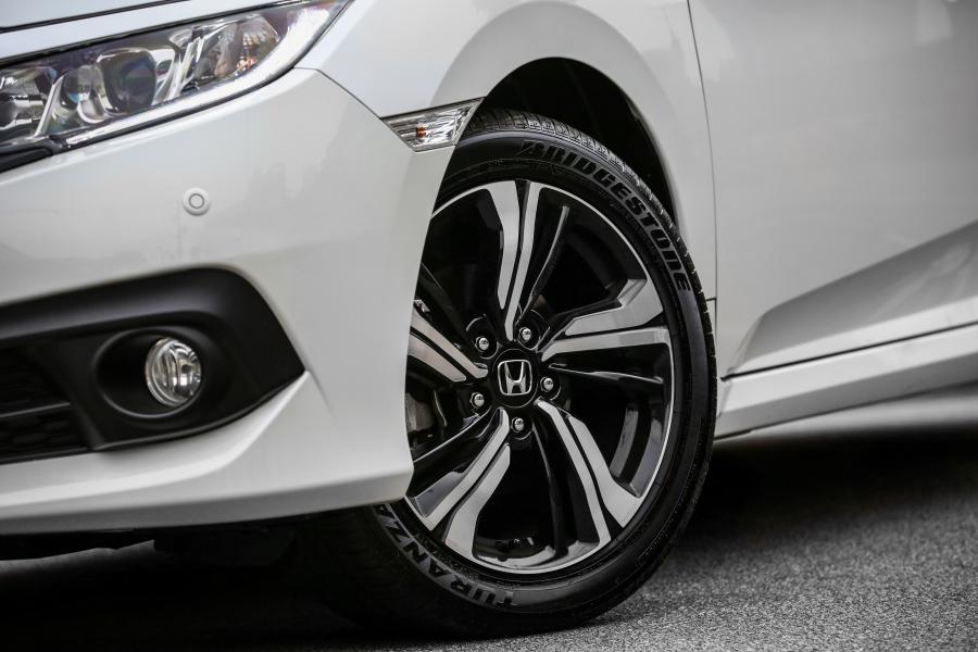 Колеса Honda Civic EXL Sedan (FC) 2016 года  (LA) (фото 35 из 41)